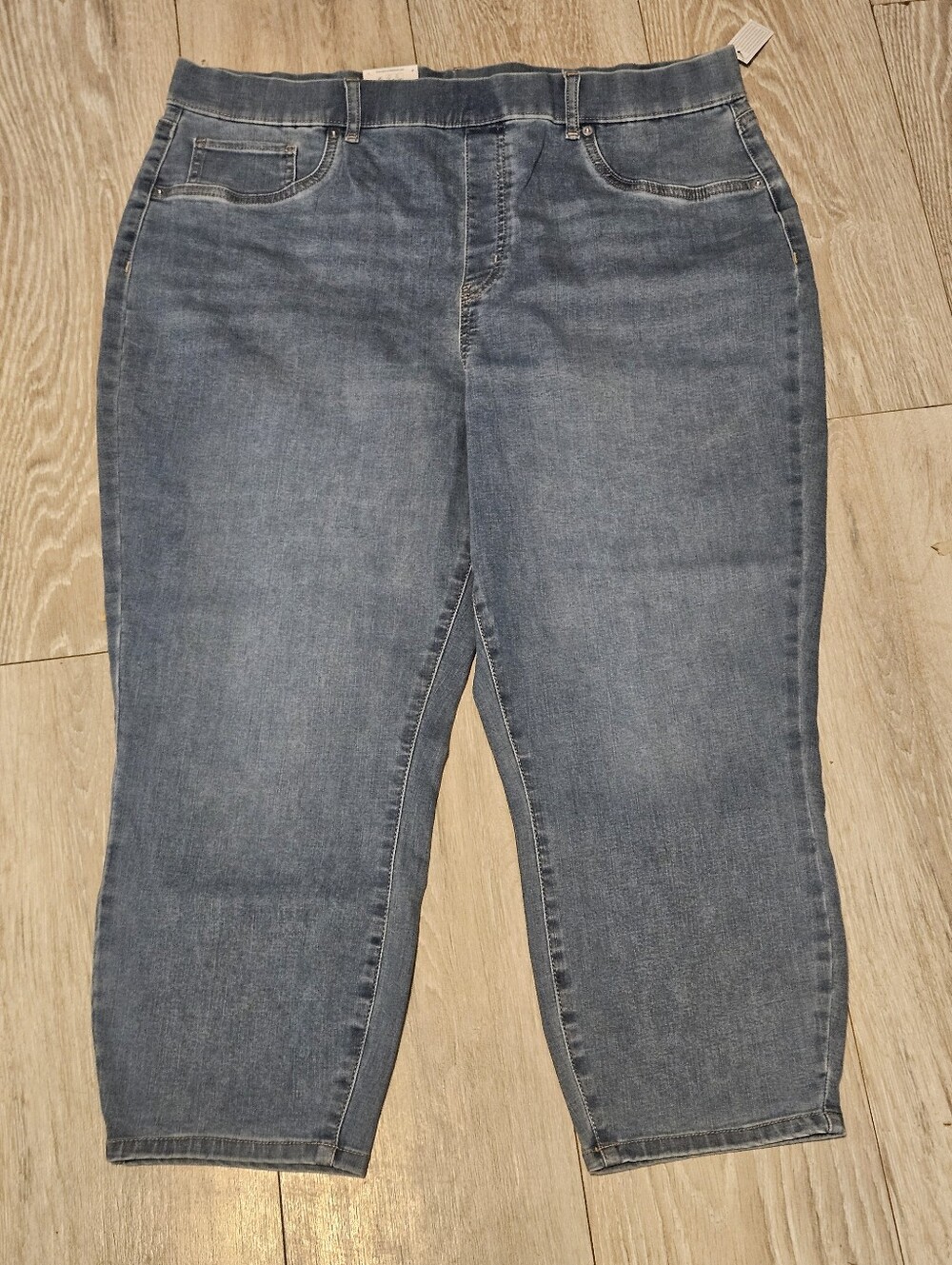 Time and Tru Women's High Rise Jegging Capri Jeans Medium Wash XXL (20) NWT